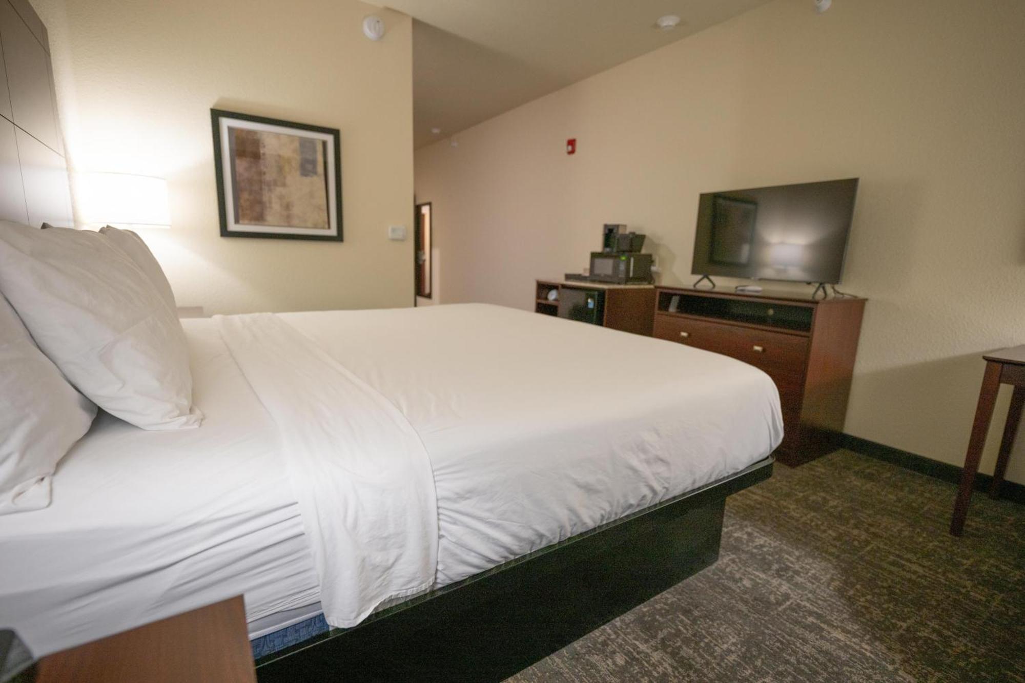 Cobblestone Hotel & Suites - Lamar Exterior photo