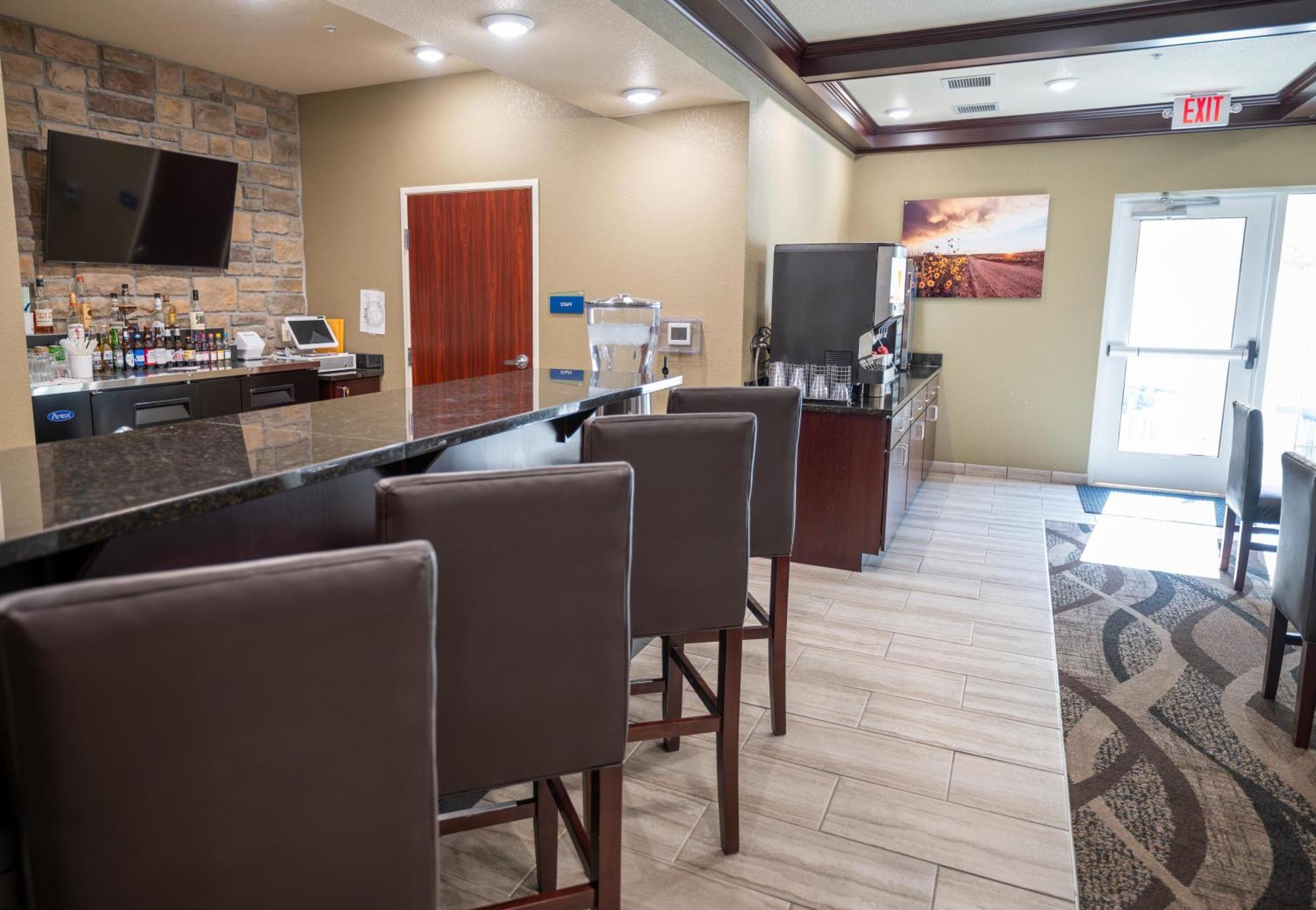 Cobblestone Hotel & Suites - Lamar Exterior photo